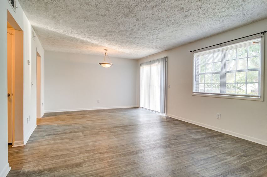 Dunwoody Glen Apartments, 6750 Peachtree Industrial Boulevard, Atlanta